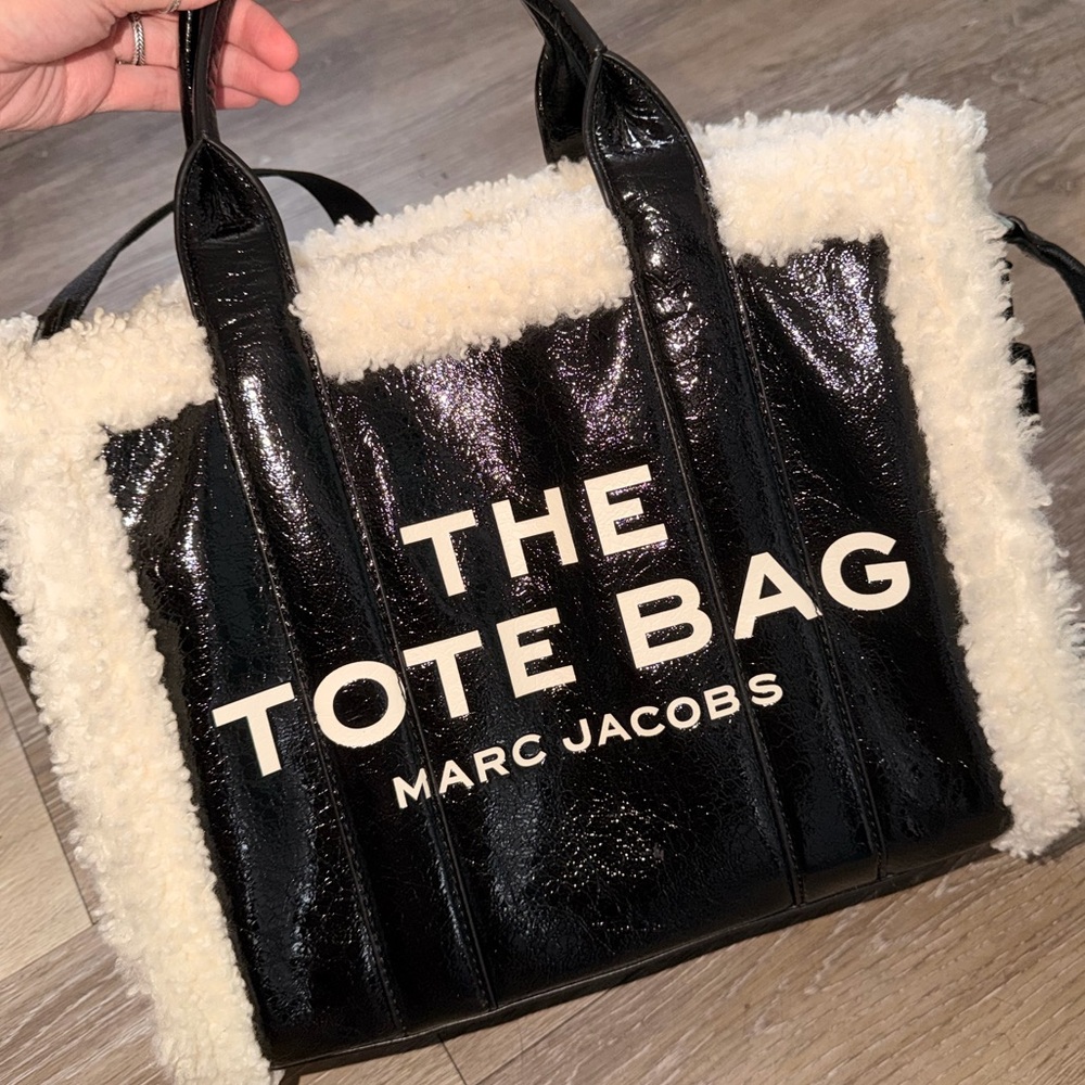 marc jacob’s “the tote bag” black patent leather & teddy shearling fur trim
